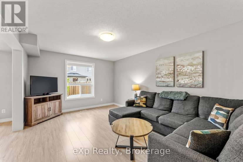 27 Robertson Drive — photo 19 of 40