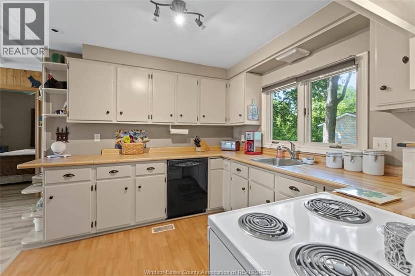 17520 Lakeshore ROAD, Rondeau Park, photo 8