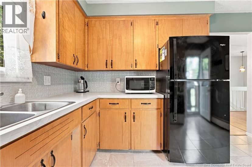 117 Confederation Avenue — photo 13 of 40