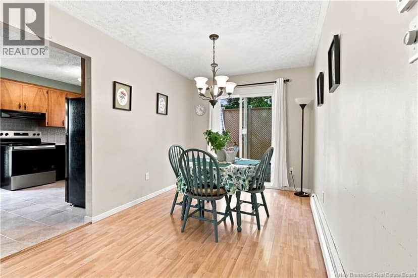 117 Confederation Avenue — photo 9 of 40