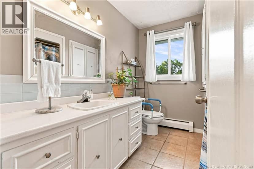 117 Confederation Avenue — photo 15 of 40