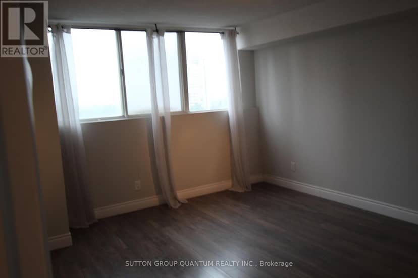 808 - 3700 Kaneff Crescent — photo 7 of 15