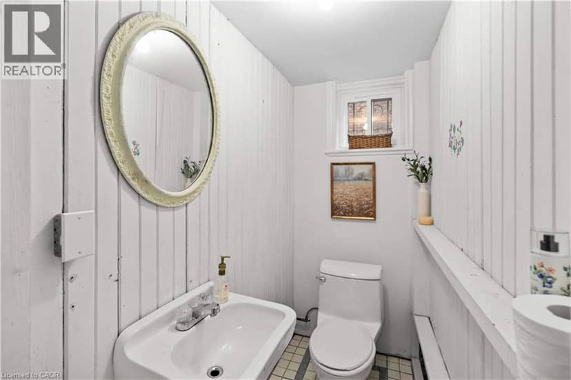 247 MACNAB Street S — photo 37 of 40