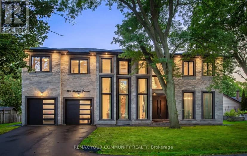 606 Stephens Crescent — photo 1 of 40