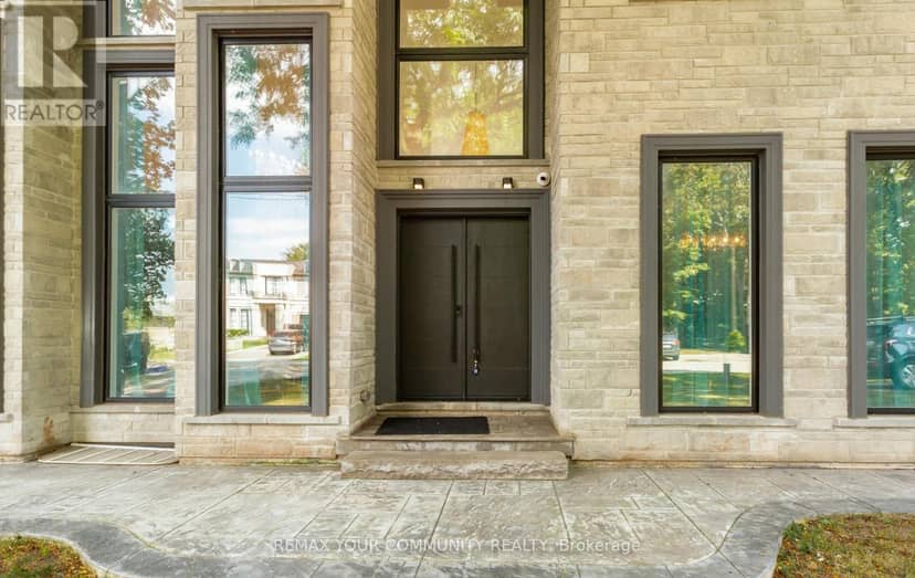 606 Stephens Crescent — photo 3 of 40