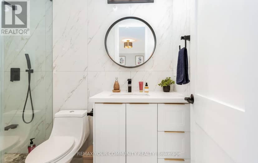 606 Stephens Crescent — photo 33 of 40