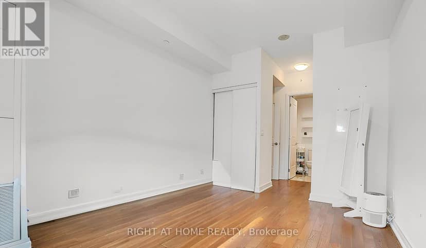 205 - 9201 Yonge Street — photo 5 of 37