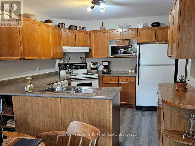 6 - 622 Wharncliffe Rd. South Road, London South, photo 5