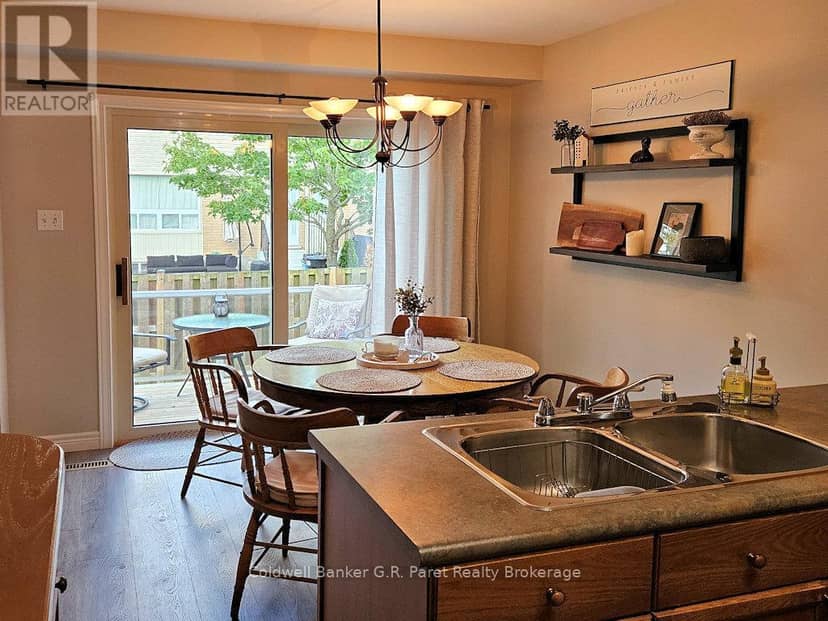 6 - 622 Wharncliffe Rd. South Road, London South, photo 6