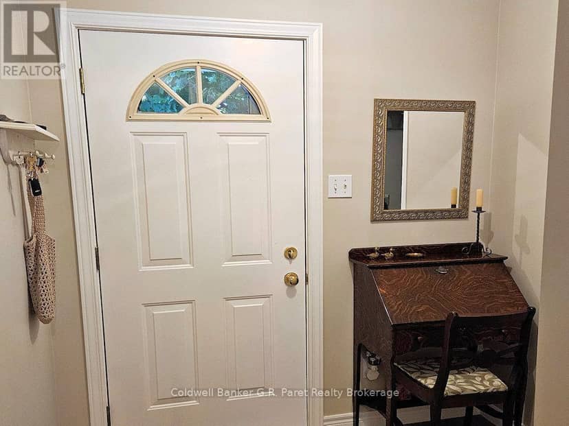 6 - 622 Wharncliffe Rd. South Road, London South, photo 4
