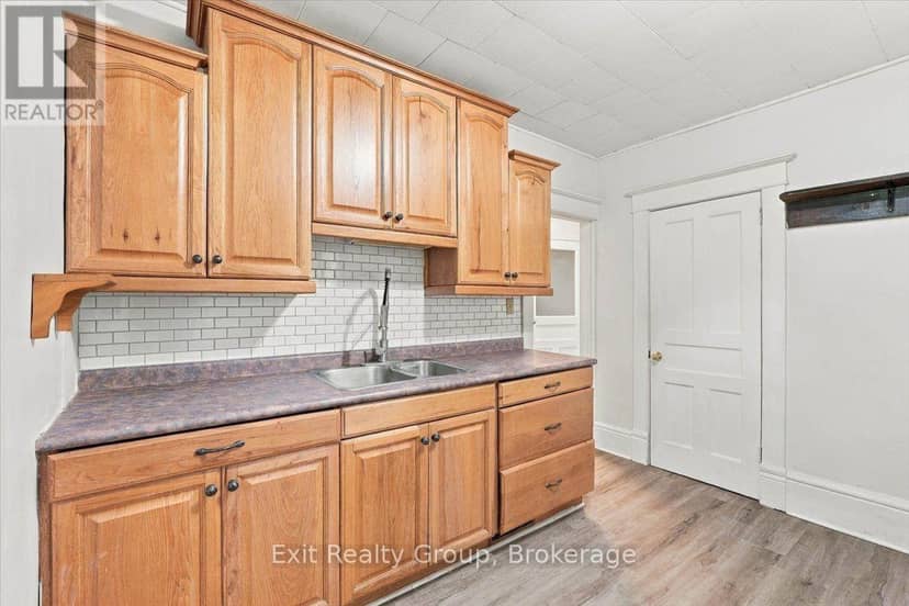 185 Foster Avenue — photo 22 of 39