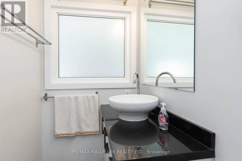 314 - 21 Earl Street — photo 17 of 27