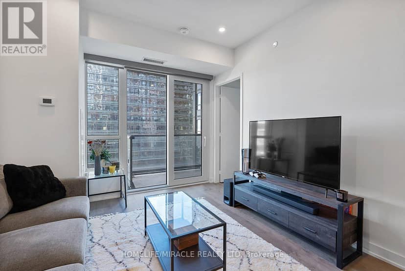 1322 - 108 Peter Street — photo 13 of 40