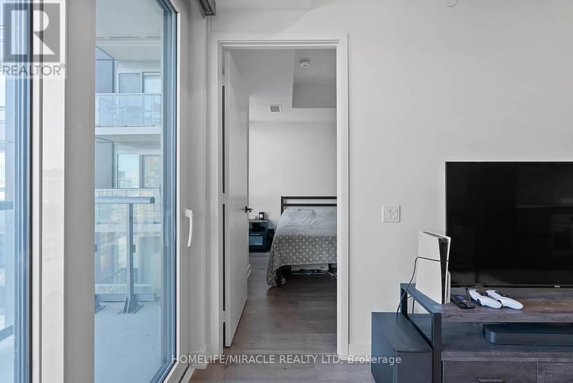 1322 - 108 Peter Street — photo 24 of 40