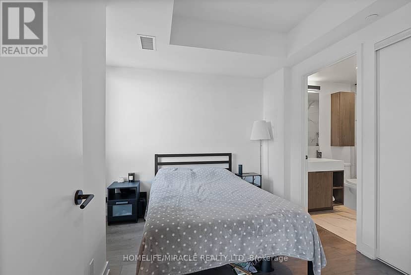 1322 - 108 Peter Street — photo 25 of 40