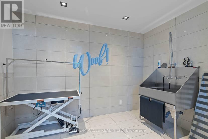 1322 - 108 Peter Street — photo 37 of 40