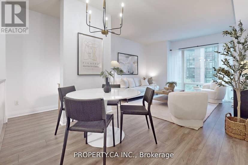 301 - 1121 Bay Street — photo 12 of 24