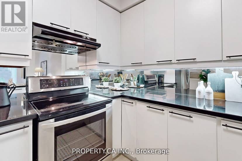301 - 1121 Bay Street — photo 7 of 24