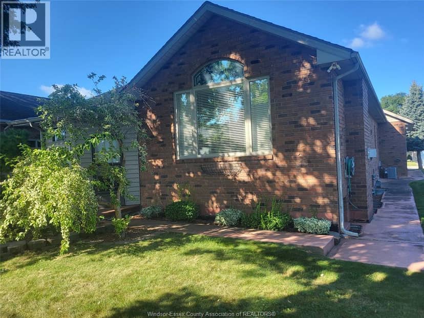 1410 Poisson Street, Tecumseh, photo 2