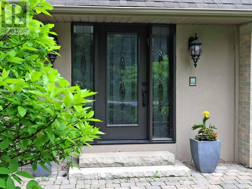 544 Woodland Acres Crescent, Vaughan, photo 2