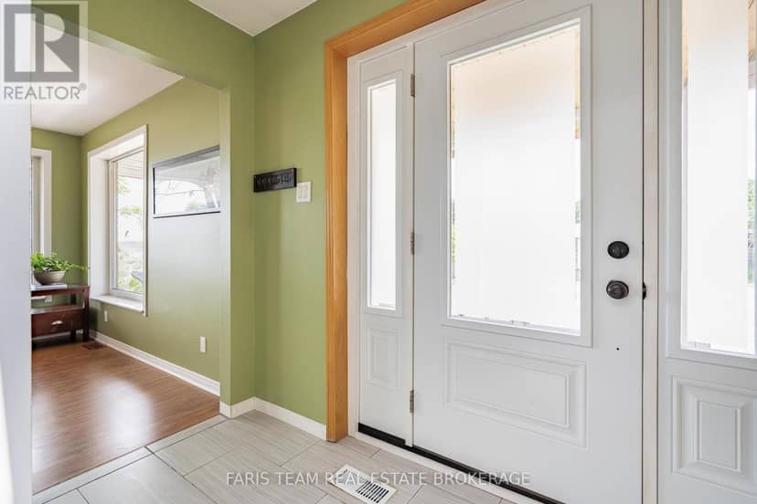 82 Bayview Drive — photo 4 of 40