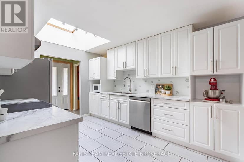 82 Bayview Drive — photo 7 of 40
