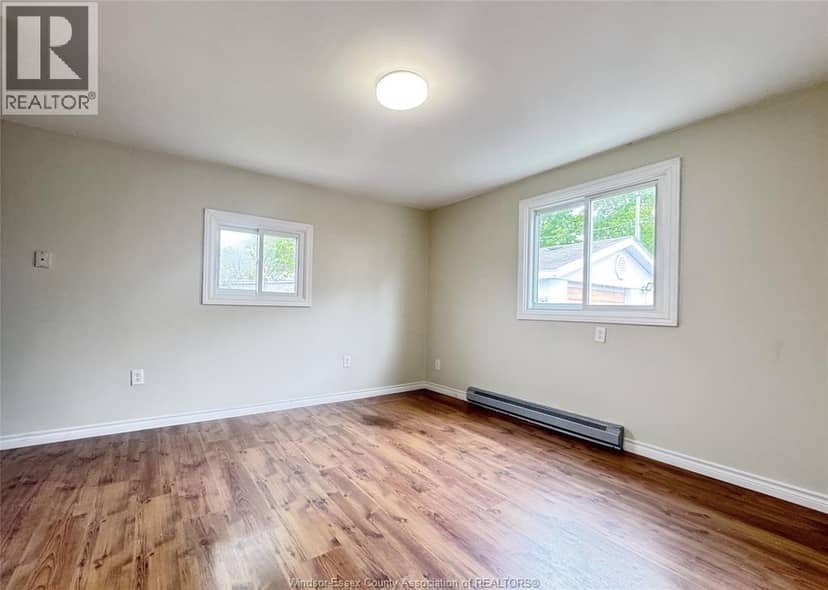 26-30 Victoria STREET South — photo 21 of 30