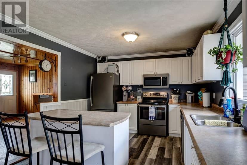 4745 Gabrielle Street, Hanmer, photo 3
