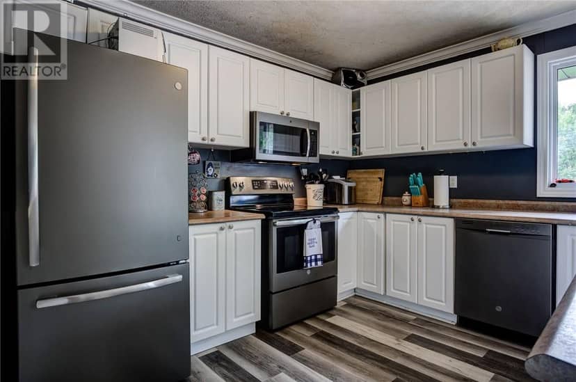 4745 Gabrielle Street, Hanmer, photo 4