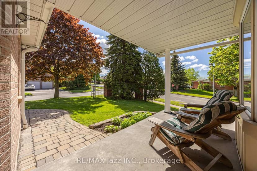 2 Coomer Crescent, Ajax, photo 2