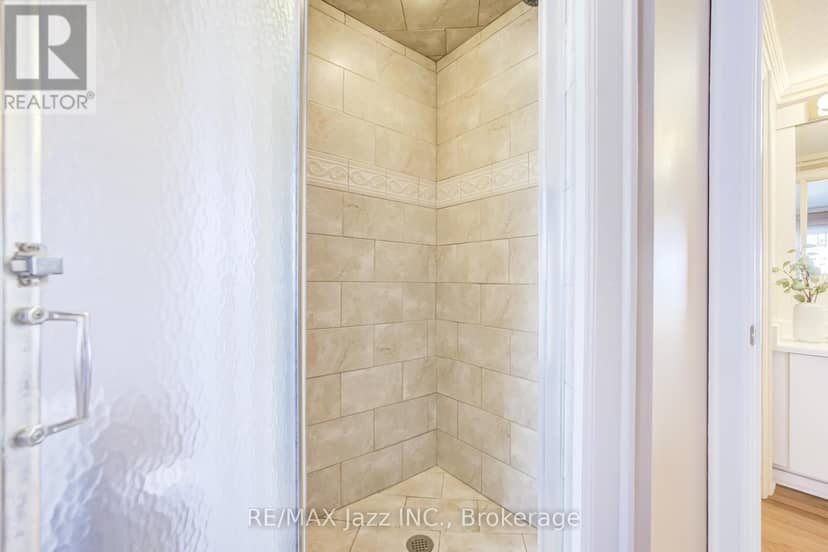 2 Coomer Crescent — photo 23 of 40