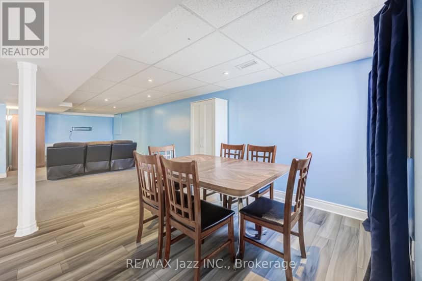 2 Coomer Crescent — photo 37 of 40