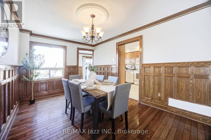 2 Coomer Crescent — photo 9 of 40
