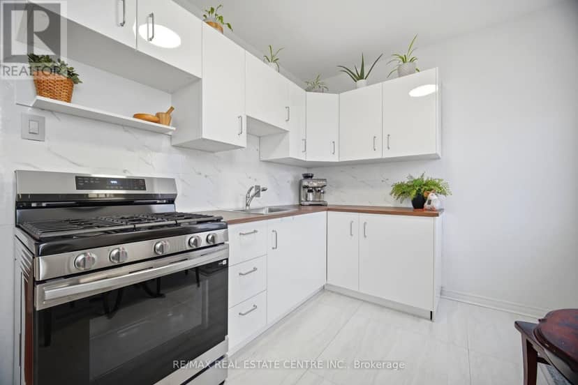 490 Wentworth Street N — photo 14 of 34