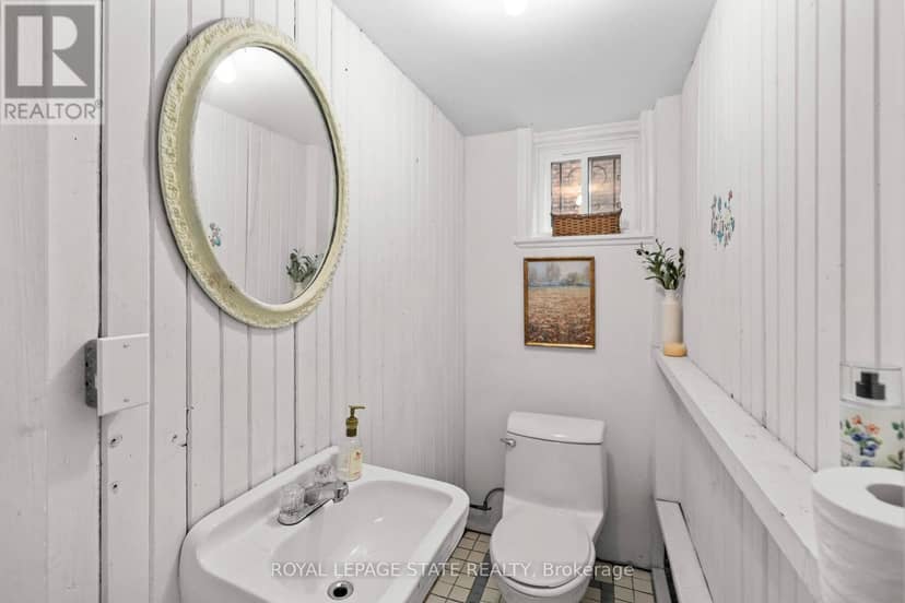 247 Macnab Street S — photo 37 of 40