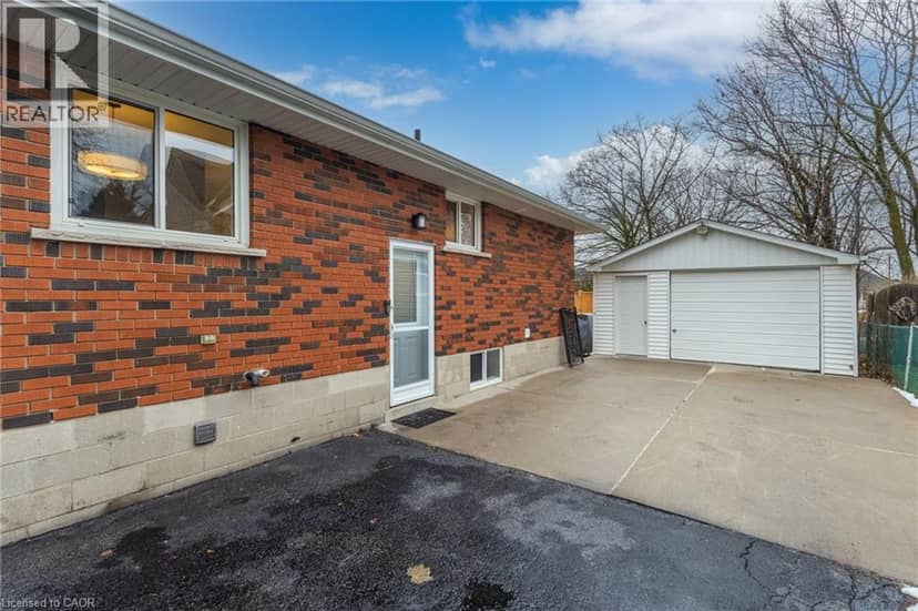 27 BLENHEIM Drive — photo 34 of 40