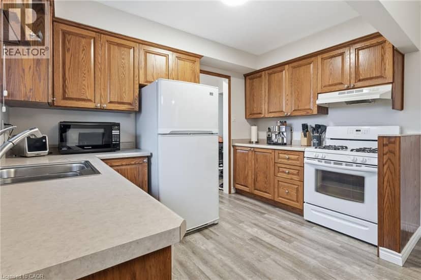 27 BLENHEIM Drive, Stoney Creek, photo 6