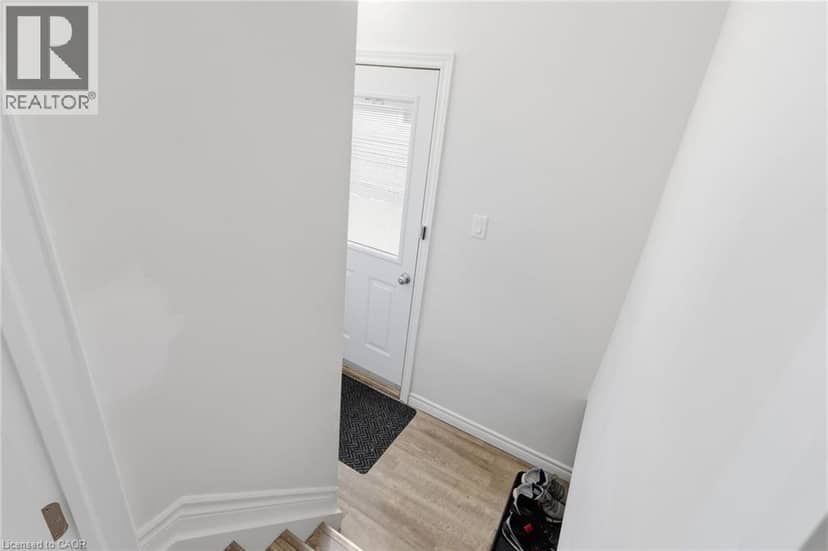 27 BLENHEIM Drive — photo 18 of 40