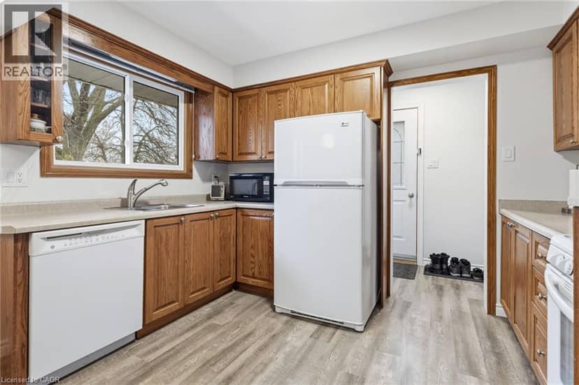 27 BLENHEIM Drive, Stoney Creek, photo 7