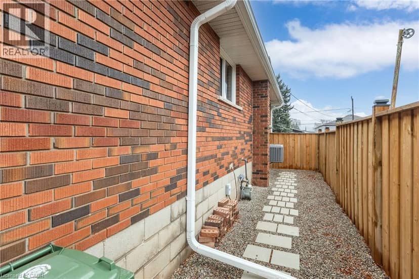 27 BLENHEIM Drive — photo 39 of 40