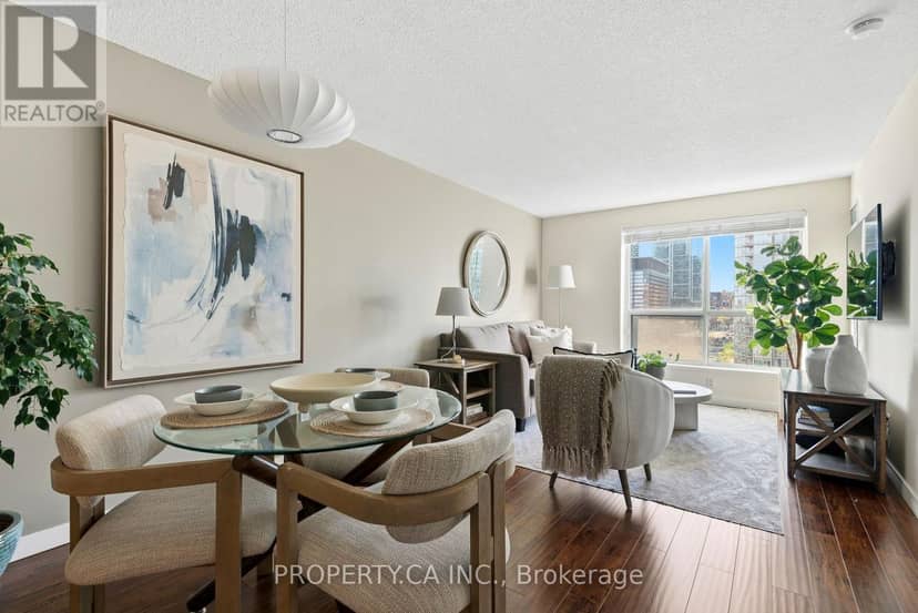 1105 - 410 Queens Quay W — photo 1 of 16