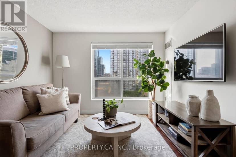 1105 - 410 Queens Quay W — photo 2 of 16