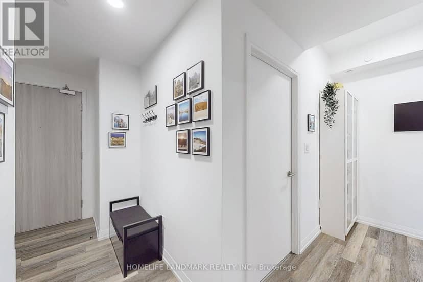 10 - 75 Canterbury Place, Toronto, photo 5