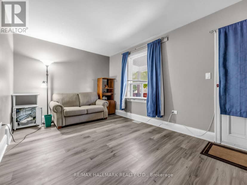201 Linsmore Crescent — photo 4 of 27