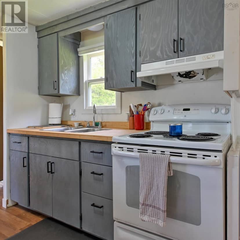 2952 Highway 395 — photo 11 of 40