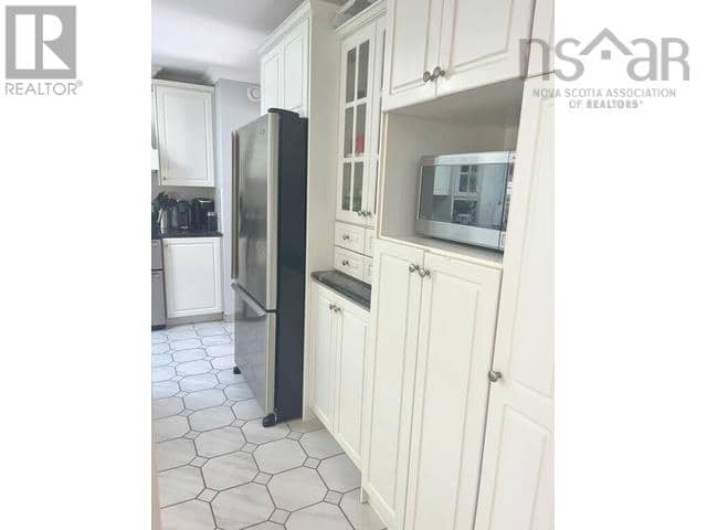 71 Douglas Drive — photo 5 of 26