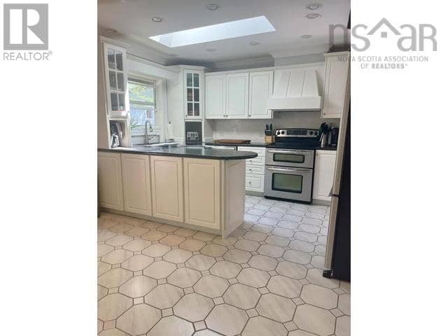 71 Douglas Drive — photo 4 of 26
