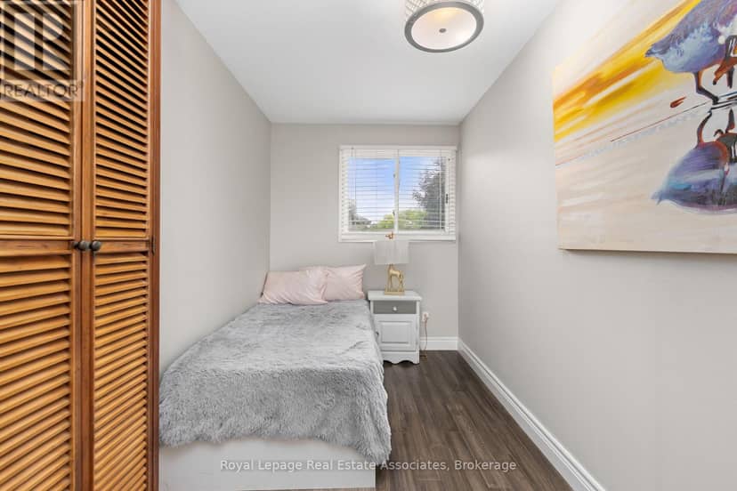 537 Mathewman Crescent — photo 14 of 31
