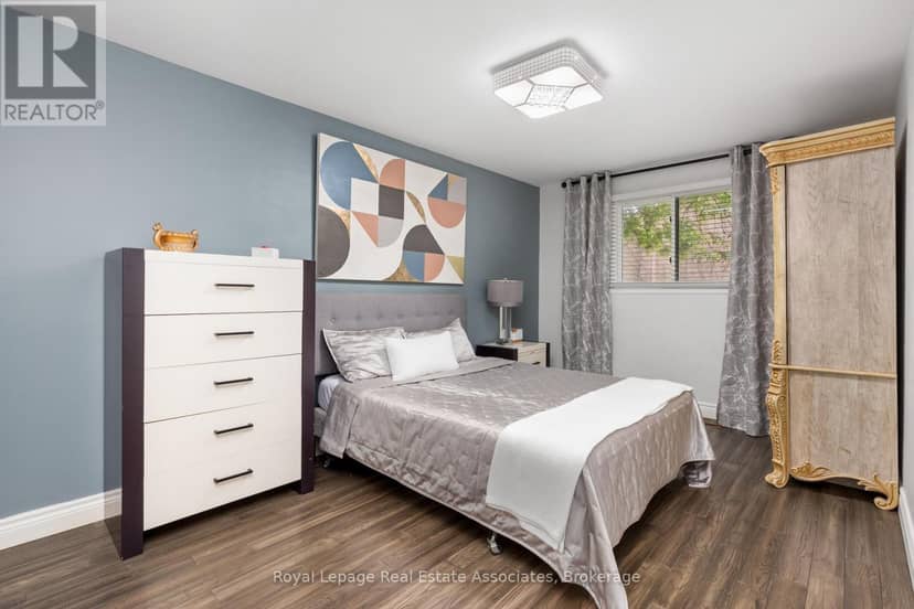 537 Mathewman Crescent — photo 15 of 31