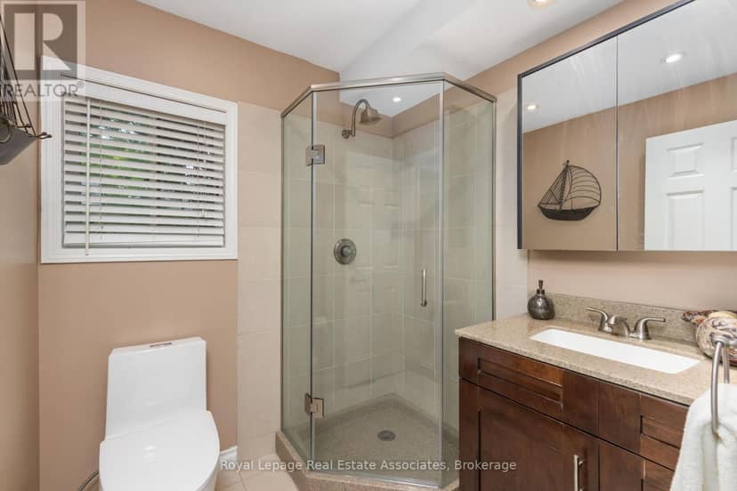 537 Mathewman Crescent — photo 20 of 31